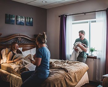 New family talking with the Midwife